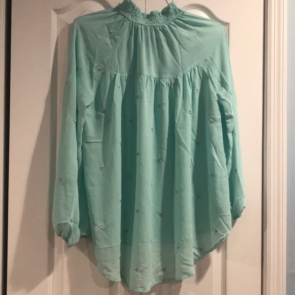 NWT Flowy High low top. - Picture 3 of 3